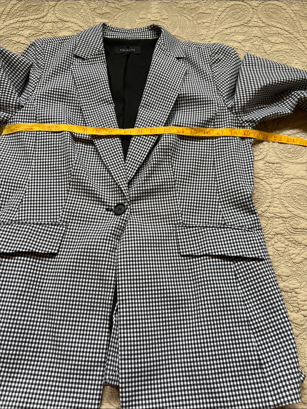 Beautiful Black and White Checkered Blazer - Picture 5 of 6